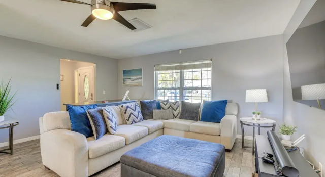 Sarasota Home w/ Heated Pool: 3 Mi to Airport!, Забронировать Дом для отпуска Сарасота Sarasota Area, рядом с Sarasota International Convention Center