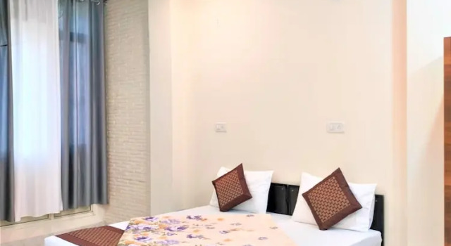 Номер Standard Comfort Inn Hotel.Near MayurVihar Metro1
