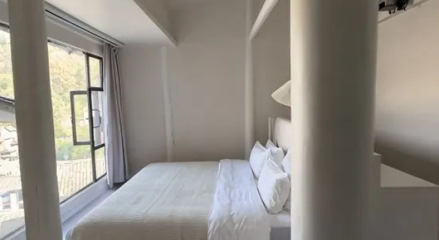 Двухместный люкс с видом на реку Jiuye Banshan B&B (Phoenix Ancient Town Store)