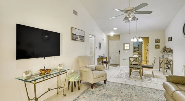 Walk to Citrus Hills Golf Club: Condo w/ Pool!, Book Lejlighed Hoteller i Hernando med parkering, Parkering