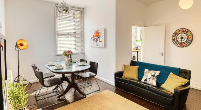 2 Bedroom Apartment in Bath city centre with Garden & Free Parking, Забронировать Апартаменты/квартира Бат Bath and North Somerset, рядом с Old Orchard Street Theatre