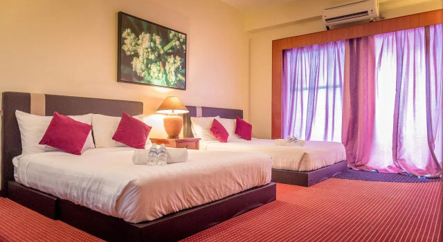 J Beach Suites At Paradise Rainbow Beach Resort