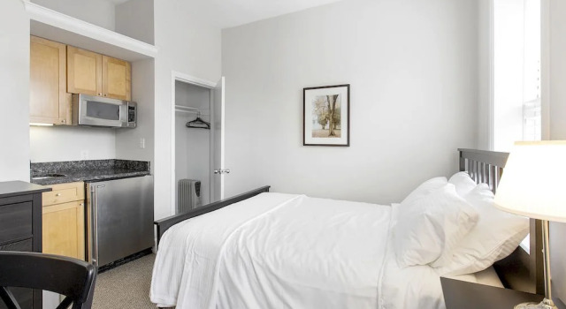 Concord Square Suites, Забронировать Отель Отели Бостона 3 звезды, рядом с The Games People Play, 3*