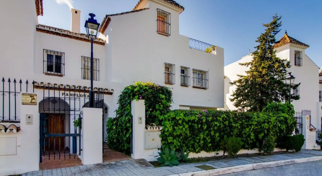 Plush Holiday Home in Marbella With Swimming Pool