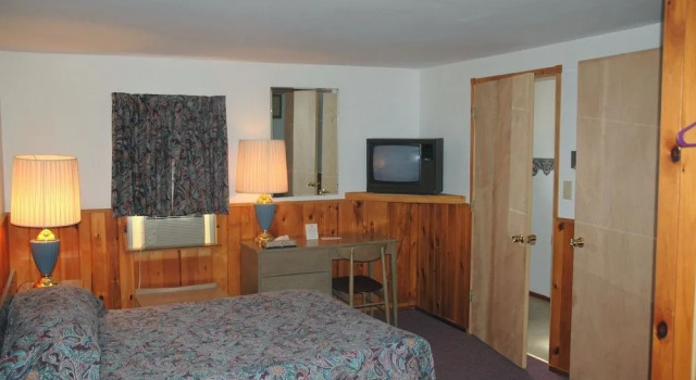 Luzerne Court Motel