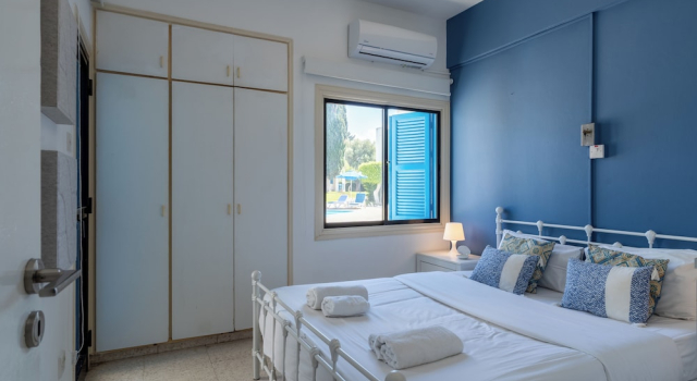 Двухместные апартаменты с балконом и с видом на город Sea Breeze 1-BR Apt & Pool in Pyla