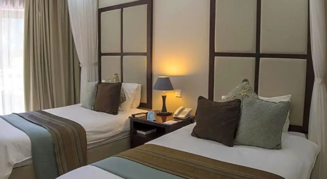 Номер Standard с видом на реку Azambezi River Lodge