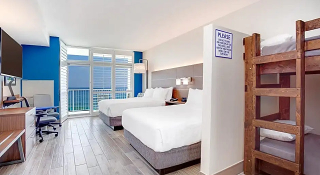 Шестиместный номер Standard oceanfront Holiday Inn Express & Suites Panama City Beach - Beachfront by IHG