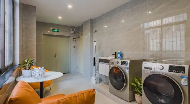 Meichen Hotel (Jiangmen 33 Xu Street Diwang Plaza), Rezerwuj Hotel Hotele w Jiangmen z parkingiem, Parking