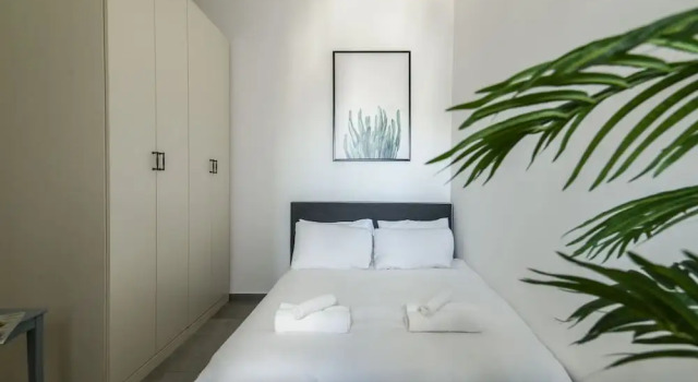Opulent Ease 2BR Apt in Midtown, Забронировать Отель Отели Тель-Авива с парковкой, рядом с Алмазная биржа, Парковка