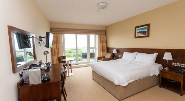 Люкс Superior с балконом Strandhill Boutique Hotel Lodge and Suites