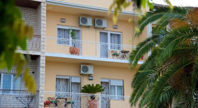 Huoneisto Luxe 3BR Apartment Split