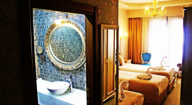 Трёхместный номер Standard с 3 комнатами Vendome Hotel