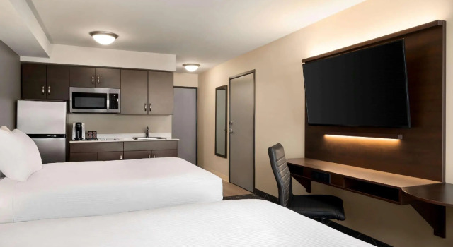 Люкс Microtel Inn & Suites by Wyndham Aurora