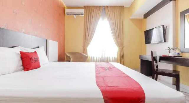Номер Economy RedDoorz at La Mega near Pasar Pagi Cirebon