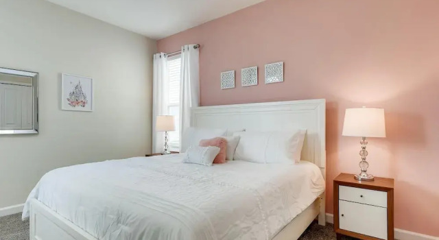 8992 CC - Exquisite 5 Bed Single Family