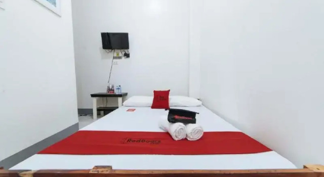 Двухместный номер Deluxe RedDoorz @ Plaza Jaro Iloilo