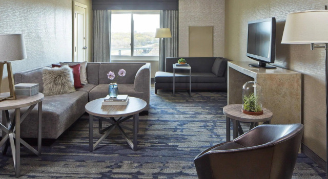 Двухместный люкс Executive с 2 комнатами Rochester Airport Marriott