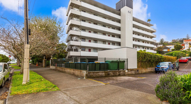 Lovely 2-Bedroom Apartment with Free Parking, Rezerwuj Apartament Hotele w Auckland Region z parkingiem, Parking