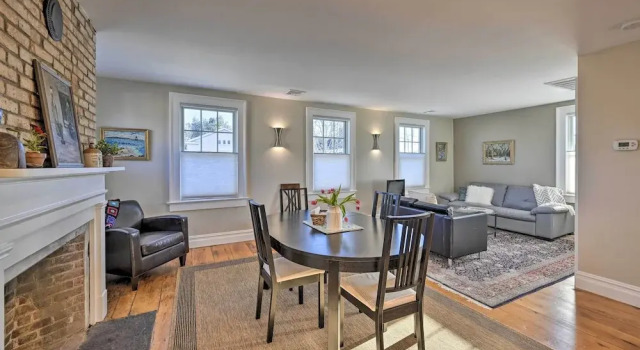 Апартаменты Bright Apartment - 1/2 Mi to Greenport Harbor!