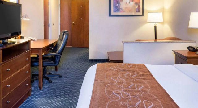 Двухместный люкс c 1 комнатой Comfort Suites Newport News Airport