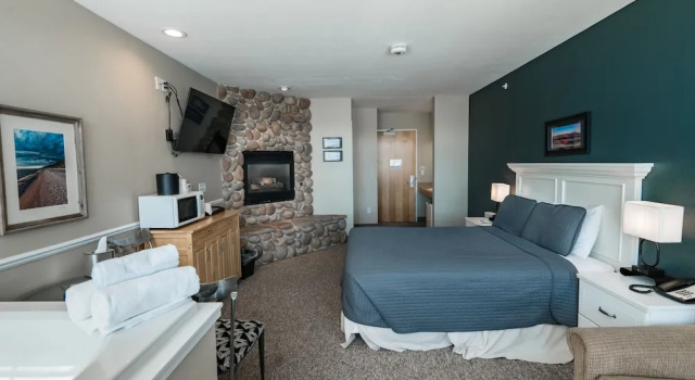 Номер Deluxe с балконом и с видом на озеро Weathervane Inn