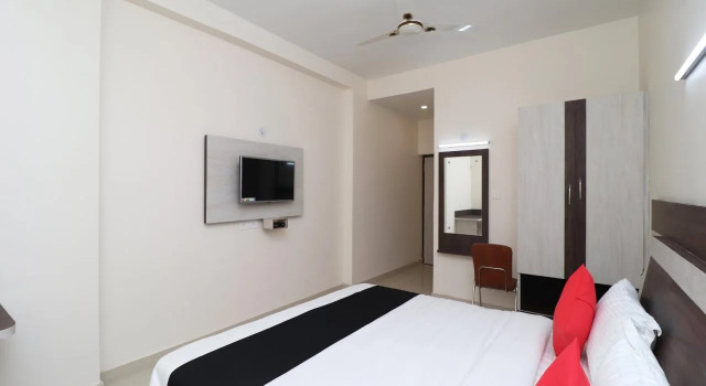 The Kanchan Plaza by OYO, Prenota Hotel Janla 
