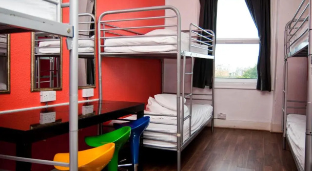 Кровать в общем номере (женский номер) Book A Bed Hostels