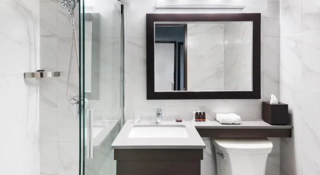 Четырёхместный номер Deluxe Ottawa Embassy Hotel & Suites