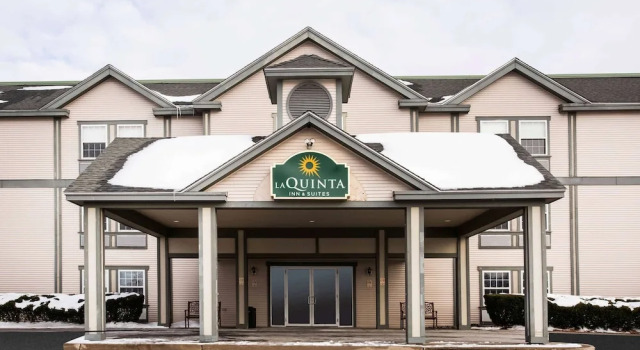 La Quinta Inn & Suites St. Albans, Varaa Hotelli Hotellit New England uima-altaalla, Uima-allas