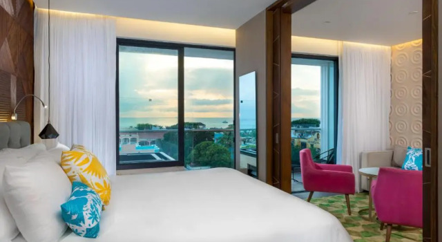 Двухместный люкс c 1 комнатой с частичным видом на океан The Fives Downtown Hotel & Residences, Curio Collection by Hilton