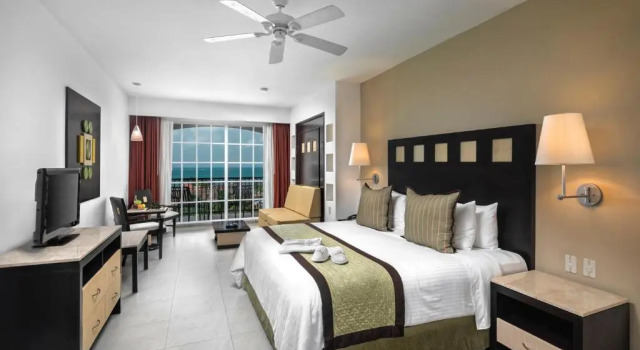 Полулюкс Platinum Hotel Marina El Cid Spa & Beach Resort - All Inclusive