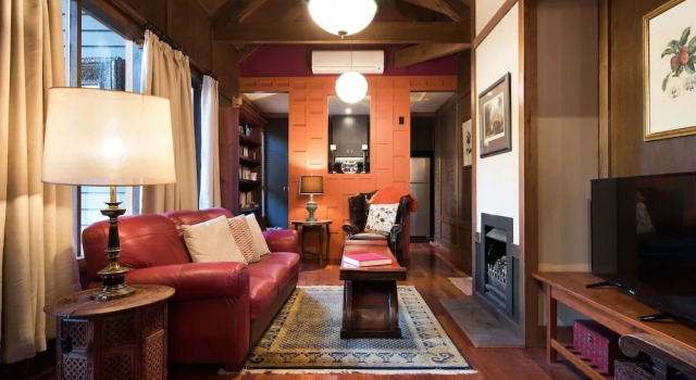 Hills End Camellia, Book Hotel Daylesford 