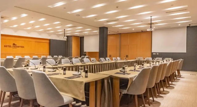 Hotel Prishtina, Забронировать Отель Отели Приштина с бассейном, рядом с National Theatre of Kosovo, Бассейн