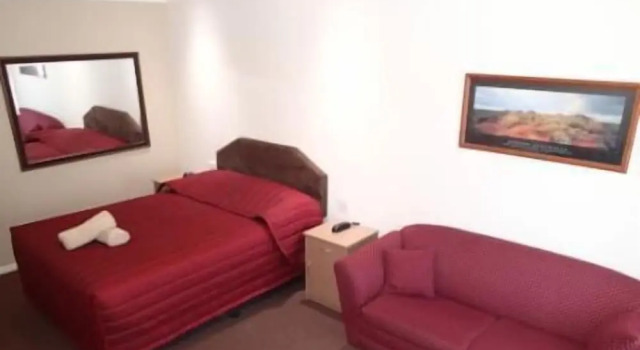Люкс Deluxe Augusta Courtyard Motel