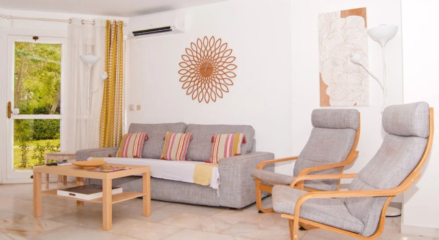 Spacious duplex apartment near the beach