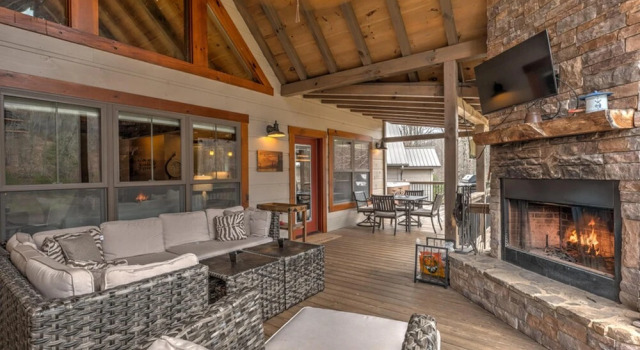 Willow Springs Retreat by Escape to Blue Ridge, Забронировать Отель Блу-Ридж Джорджия, рядом с Любительский театр Blue Ridge