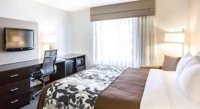 Шестиместный люкс Sleep Inn & Suites Norton
