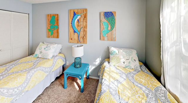 1465 Brier Home - 3 Br Home