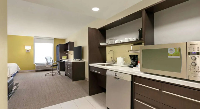 Номер Standard Home2 Suites by Hilton Fort St. John