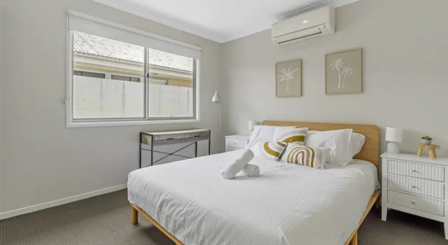 Spacious 4-bed House With Secure Parking