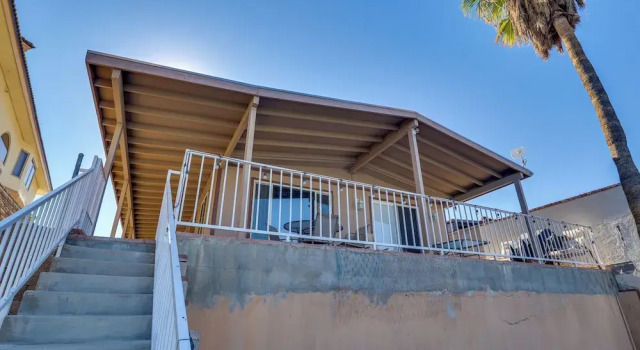 Riverfront Bullhead City House w/ Balcony!, Забронировать Дом для отпуска Виллы Буллхед-Сити, Вилла