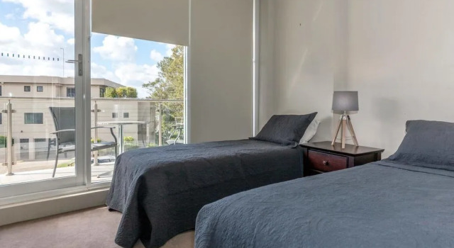 Oasis, Unit 3/5 Laman Street