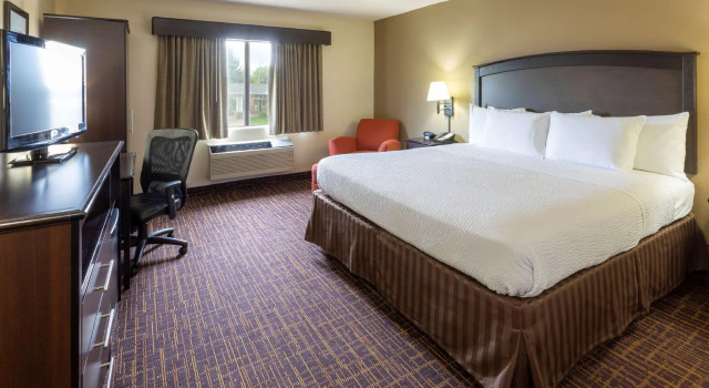 Номер Standard AmericInn by Wyndham Peoria