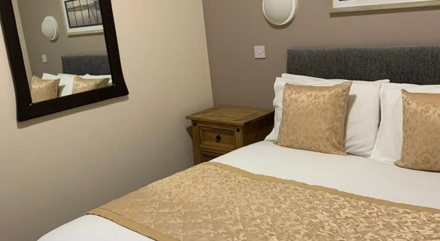 Royal Guest House, Забронировать Отель «постель и завтрак» Дингуолл Northern Highlands