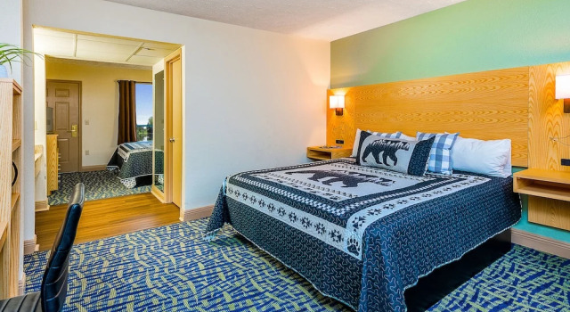 Четырёхместный номер Standard Цокольный этаж с балконом Creekstone Inn