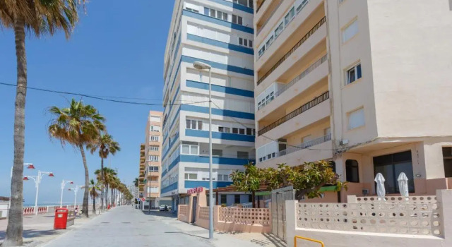 BLUE Atlantic Family Home by Cadiz4Rentals, Забронировать Отель Отели Кадиса с парковкой, рядом с Montenmedio Golf &amp; Country Club, Парковка