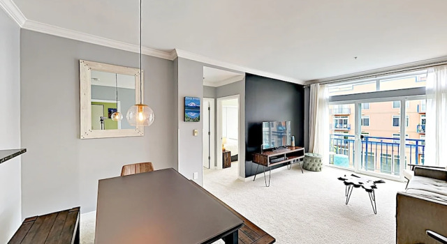 Chic Belltown Court W/ Pool & Rooftop Deck 2 Bedroom Condo, Забронировать Апартаменты/квартира Отели Сиэтла с бассейном, рядом с Стеклянный сад Чихули, Бассейн