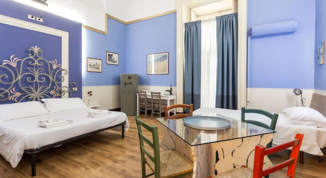 Standard triple chambre avec balcon et Vue sur la ville Lets B&B