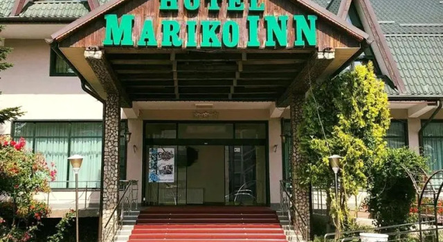 Hotel Mariko Inn, Rezerwuj Hotel Hotele w Carpathians - Romania z parkingiem, Parking